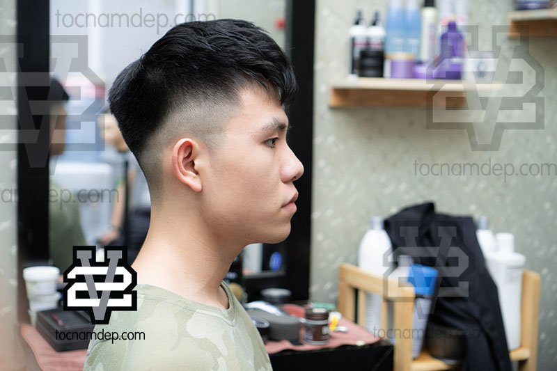  Tóc Layer Việt Nam cạo 2 bên gáy và đỉnh đầu