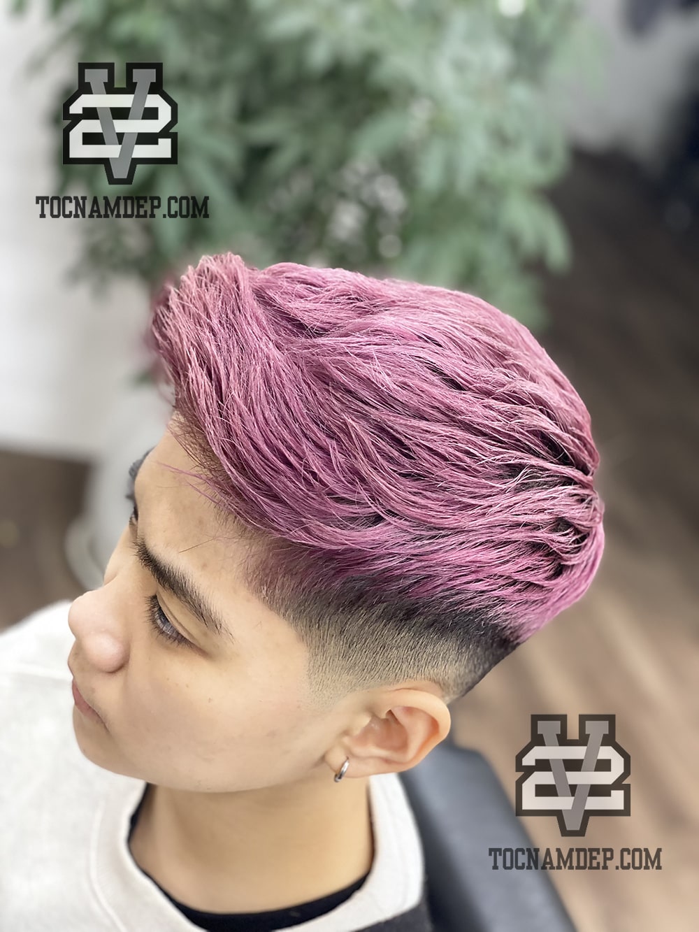 Kiểu tóc Short Quiff nhuộm màu hồng